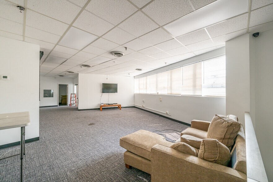 More Photos Of 4829 31st Pl, Long Island City Warehouse For Lease