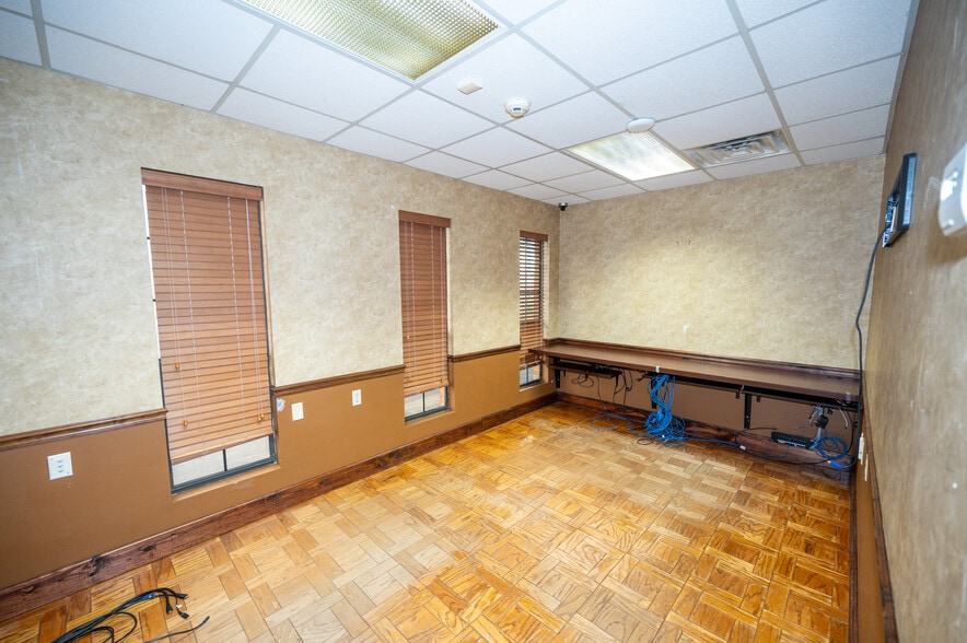 More Photos Of 2114 N Jackson St, Tullahoma Loft Creative Space For Sale