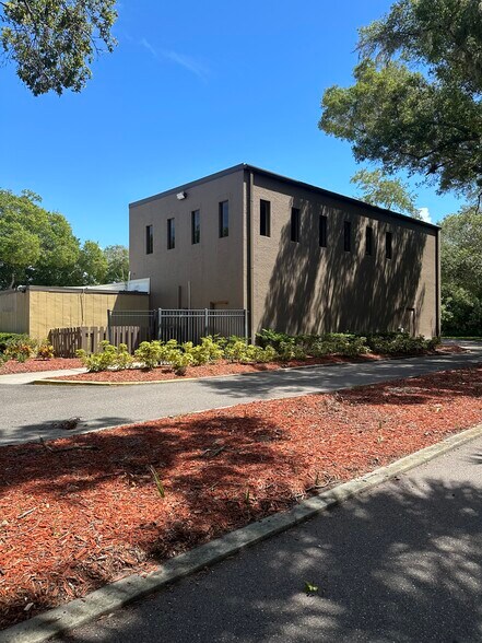 More Photos Of 1551 S Belcher Rd, Clearwater Bank For Sale