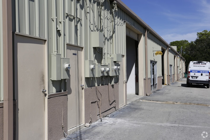 More Photos Of 3863 Enterprise Ave, Naples Warehouse For Lease