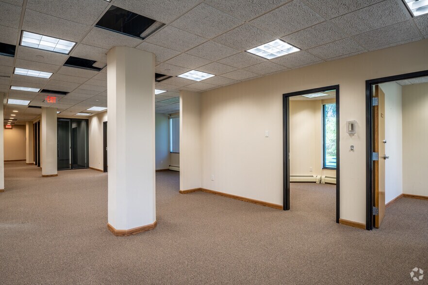 More Photos Of 500 Craig Rd, Manalapan Township Office For Lease