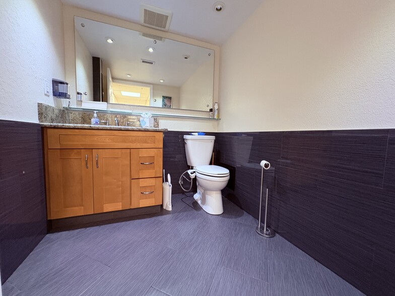 More Photos Of 1201 S Highland Ave, Clearwater Medical For Sale