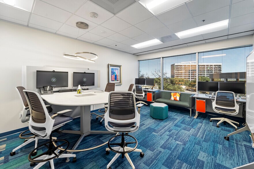 More Photos Of 10999 W IH-10, San Antonio Office For Lease