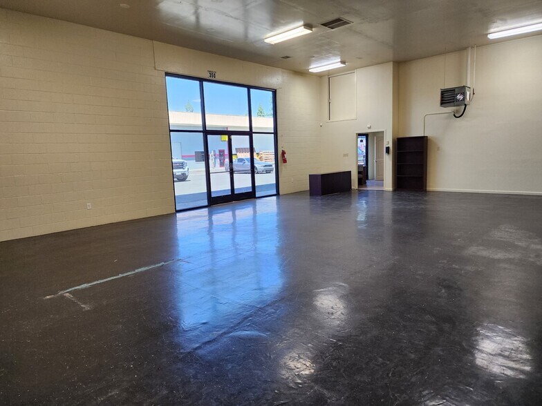 More Photos Of 1515 E Tulare Ave, Tulare Flex For Lease