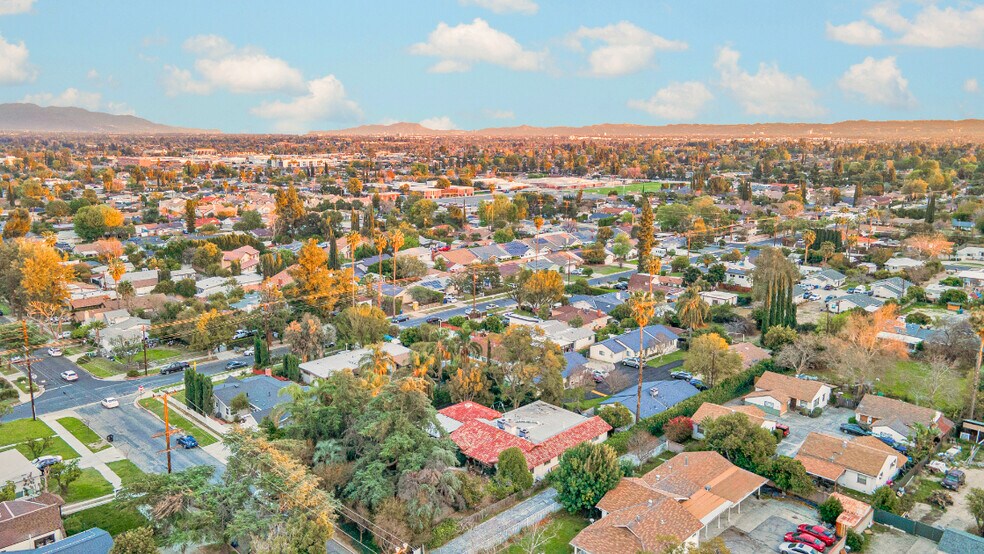 More Photos Of 17520 Kingsbury St, Granada Hills Apartments For Sale