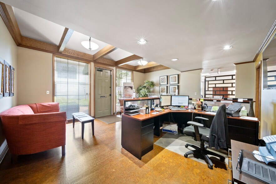 More Photos Of 2417 E Skelly Dr, Tulsa Office For Sale