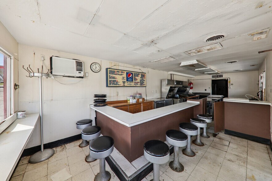 More Photos Of 201 Dearborn St, Hillsboro General Retail For Sale