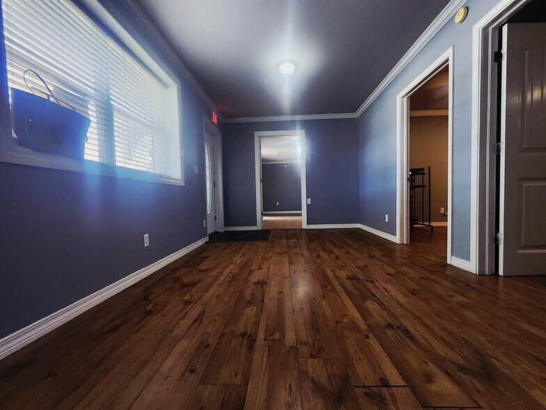 More Photos Of 312 N Broadway St, Checotah Office For Sale