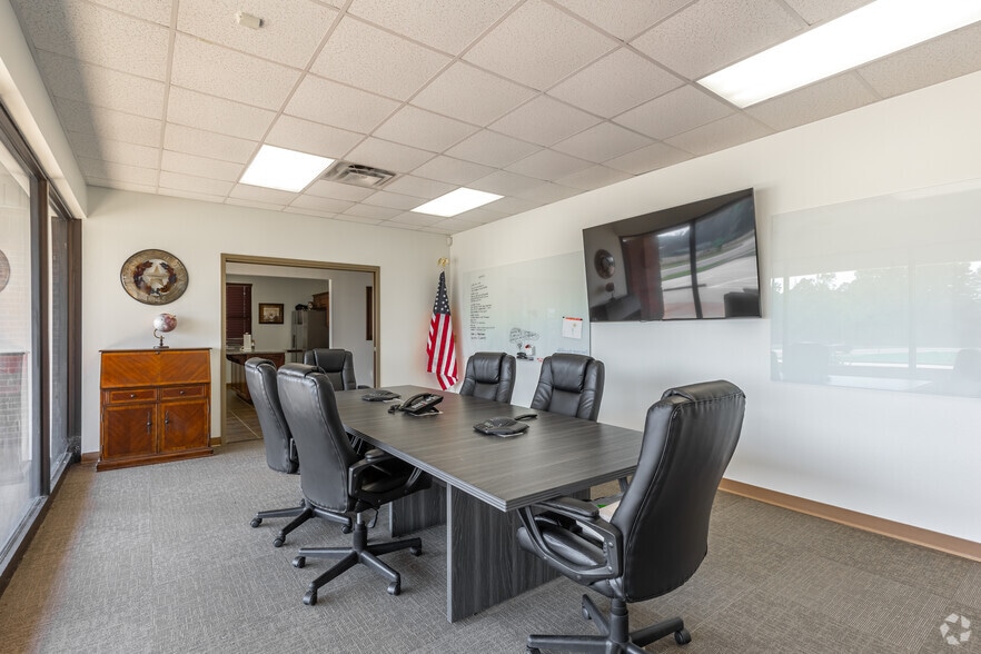 More Photos Of 851 W Harrison Rd, Longview Service For Lease