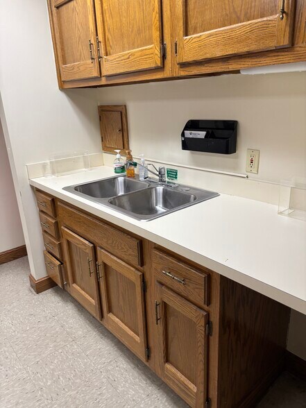 More Photos Of 555 W Schrock Rd, Westerville Medical For Sale