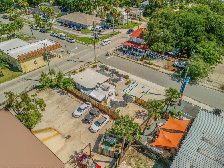 More Photos Of 218 N Orange St, New Smyrna Beach Freestanding For Sale