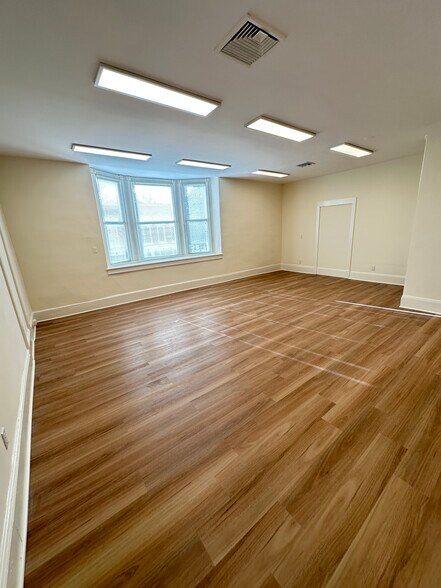 More Photos Of 44 Main St, Clinton Office For Lease