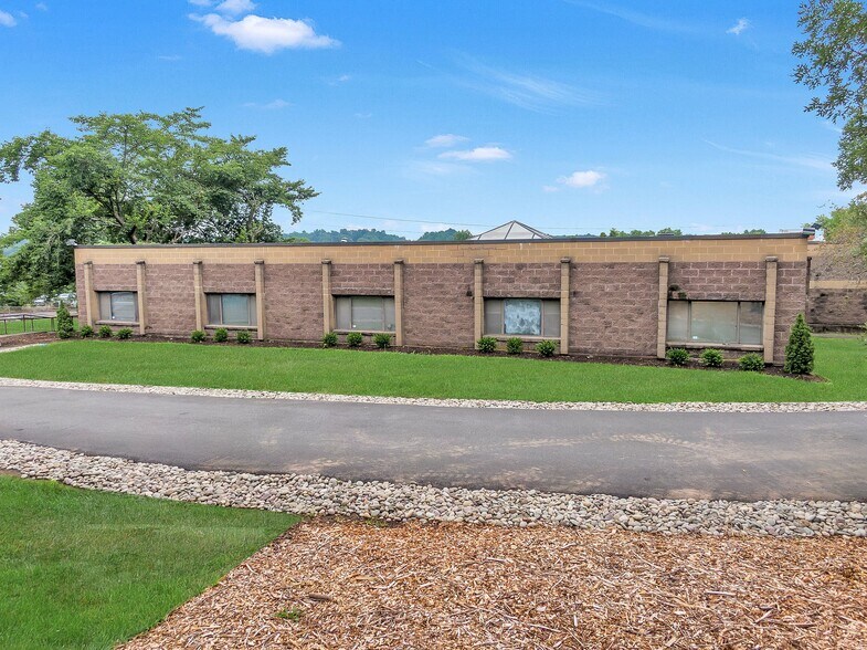 More Photos Of 50 Snake Hill Rd, West Nyack Warehouse For Lease