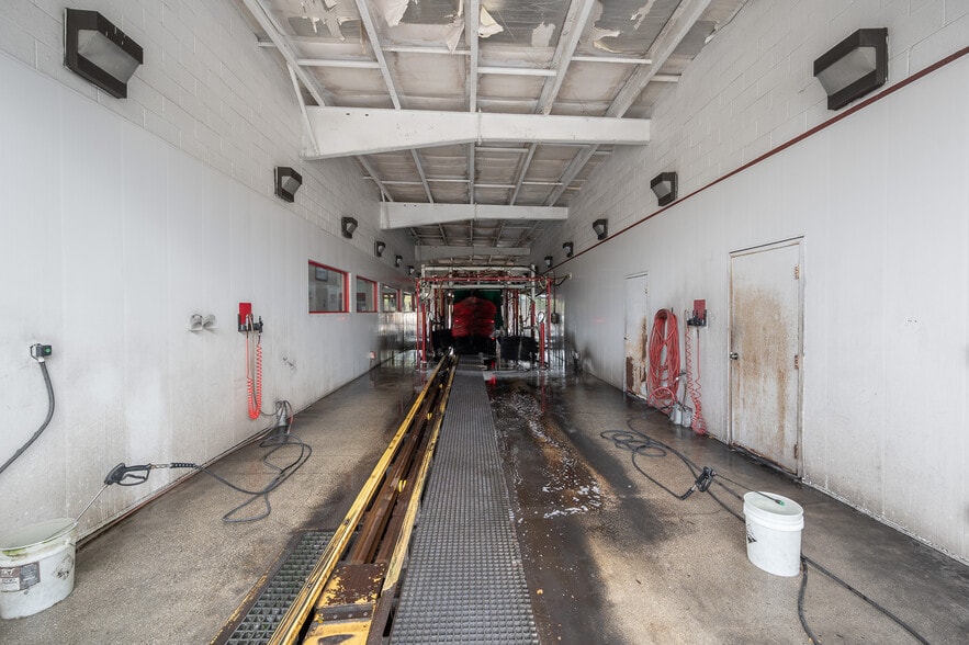 More Photos Of 8090 Gladiolus Dr, Fort Myers Carwash For Sale