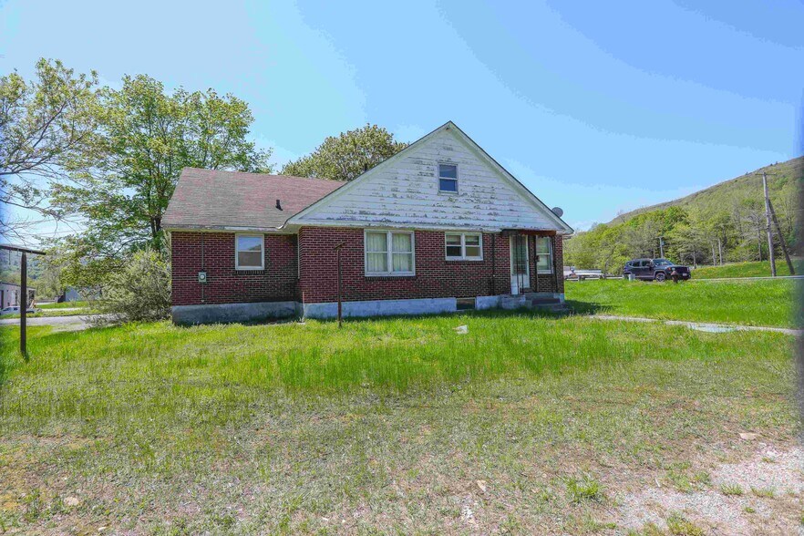 More Photos Of 1499 S State St, North Adams Distribution For Sale