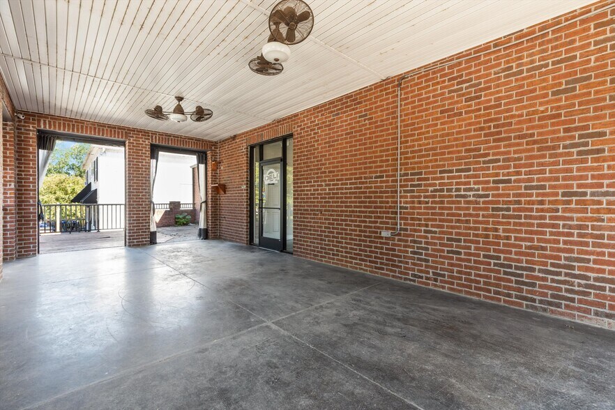 More Photos Of 700 Grove St, Loudon Office For Sale