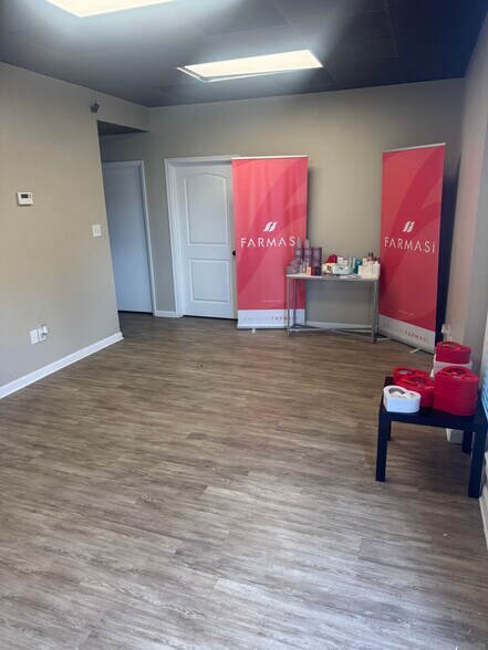 More Photos Of 5001-5003 Admiral Wright Rd, Virginia Beach Flex For Lease