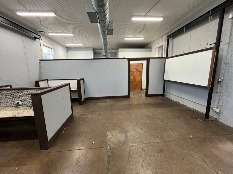 More Photos Of 225 Bryan Ave, Fort Worth Office For Lease