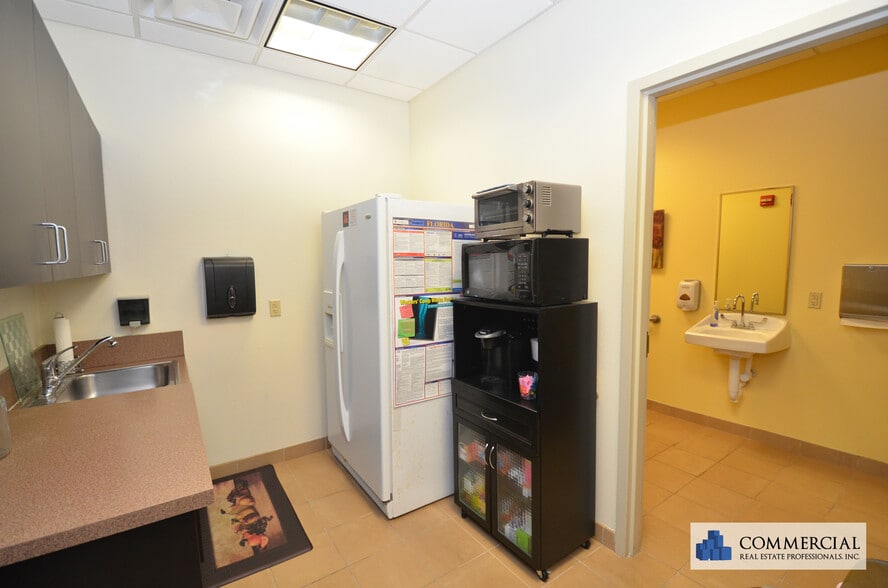 More Photos Of 13564 Village Park Dr, Orlando Unknown For Lease