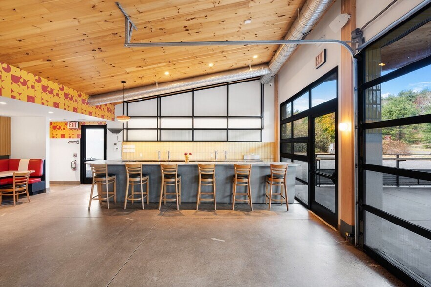 More Photos Of 261 Tinker St, Woodstock Restaurant For Sale