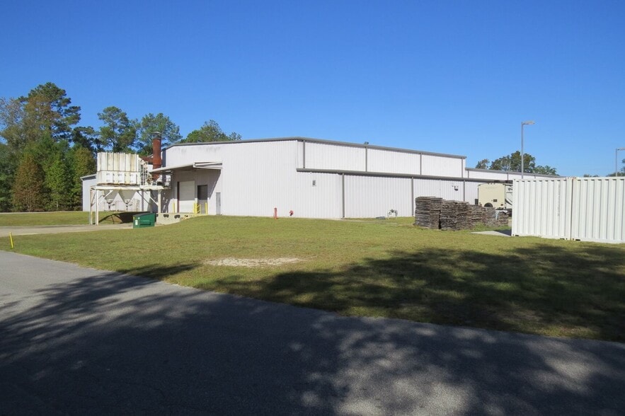 More Photos Of 2575 Front St, Cottondale Industrial For Sale
