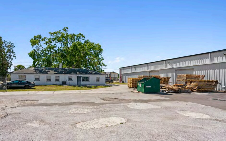 More Photos Of 7211 Anderson Rd, Tampa Warehouse For Lease