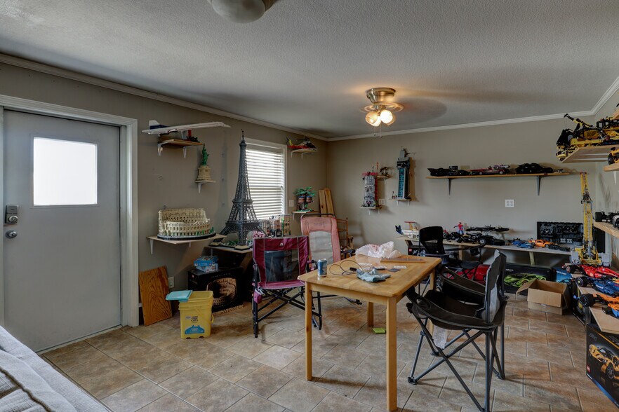 More Photos Of 206 & 208 S Meridian St, Washington Office For Sale