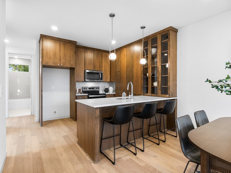 More Photos Of 2478 SE Lincoln St, Portland Multifamily For Sale