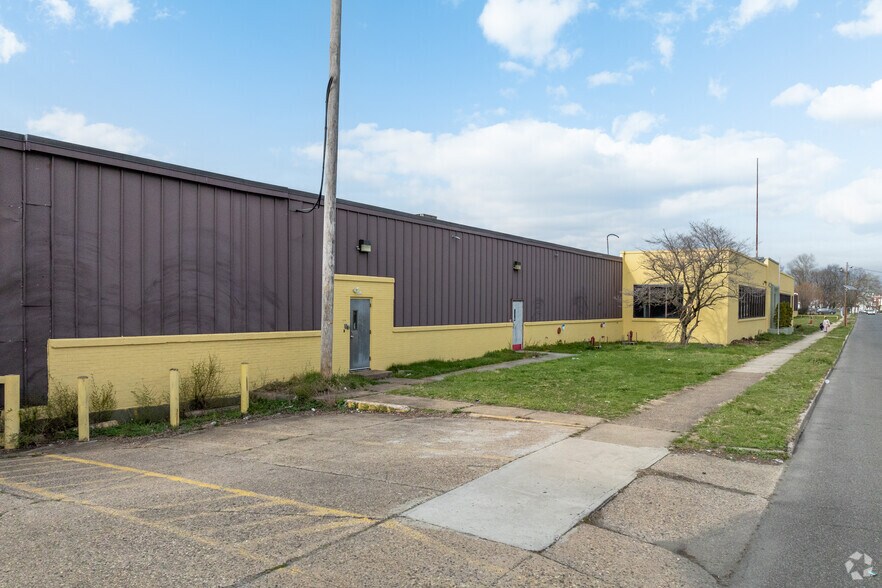 Primary Photo Of 1400 E State St, Hamilton Manufacturing For Lease