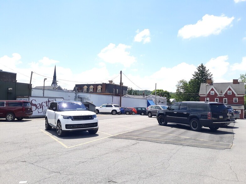 More Photos Of 429 Walnut St, Sewickley Supermarket For Sale