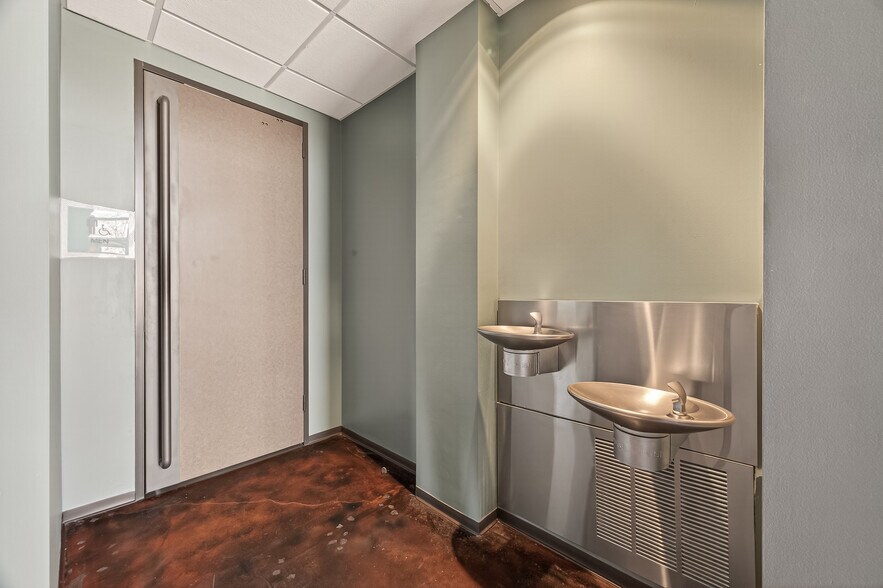 More Photos Of 4817 Main St, Houston Office For Lease