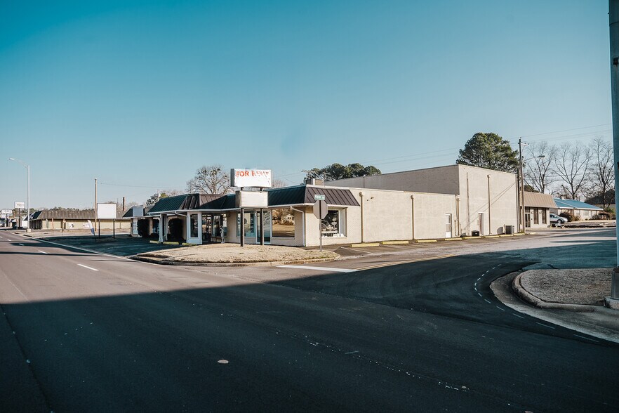 More Photos Of 709-713 Woodward Ave, Muscle Shoals Freestanding For Sale