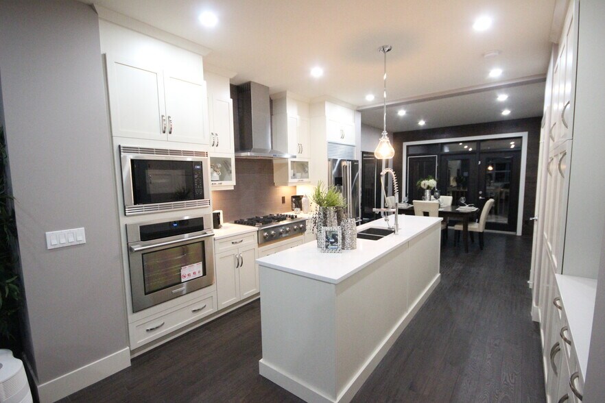 More Photos Of 11331 76 Av NW, Edmonton Apartments For Sale