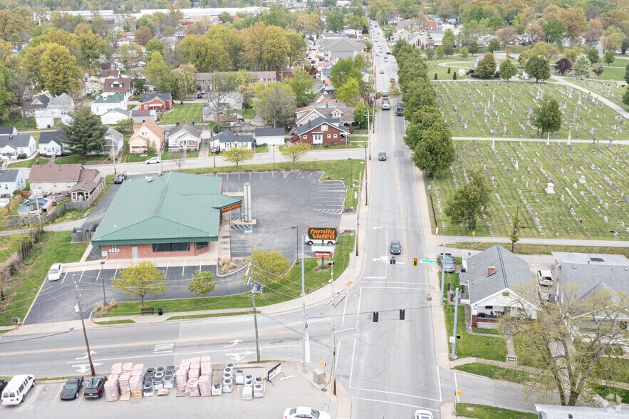 More Photos Of 2011 Charlestown Rd, New Albany Freestanding For Lease