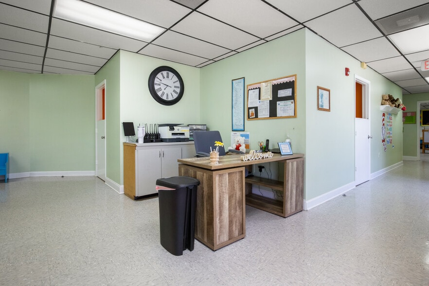 More Photos Of 1535 N Cogswell St, Rockledge Warehouse For Lease