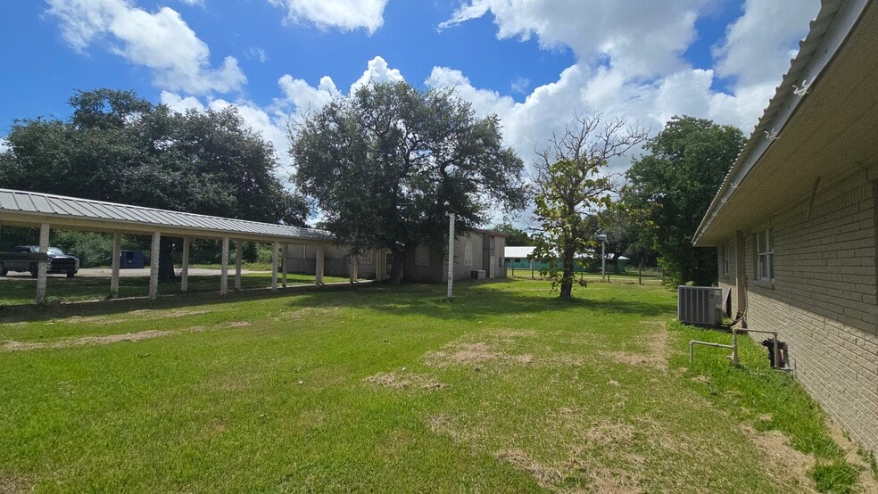 More Photos Of 3315 Fm 523 Rd, Oyster Creek Shelter For Sale