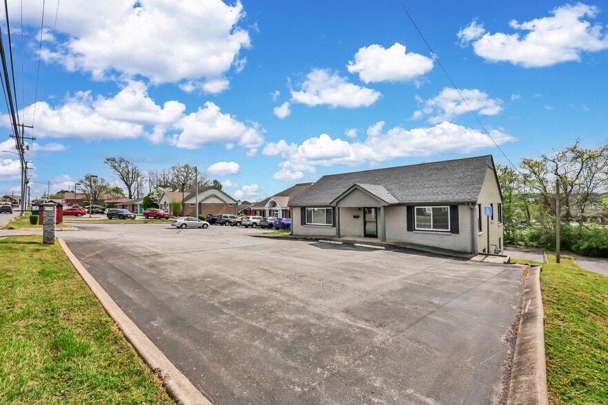 More Photos Of 1758 Memorial Dr, Clarksville Medical For Lease