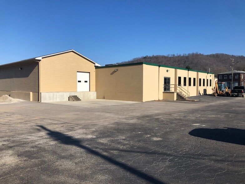 More Photos Of 6601 MacCorkle Ave SE, Charleston Flex For Lease
