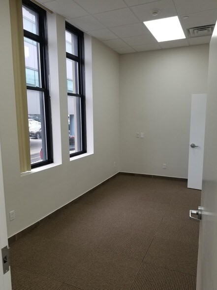 More Photos Of 210 Old Country Rd, Mineola Office For Lease