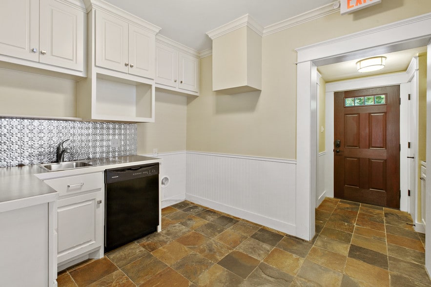 More Photos Of 1517 W Koenig Ln, Austin Office For Lease