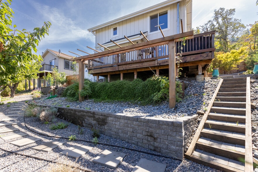 More Photos Of 407 Huskey Rd, Mosier Specialty For Sale