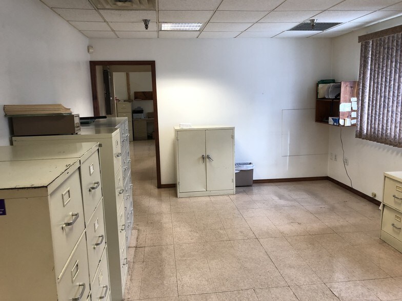 More Photos Of 100 Beecher Ave, Cheltenham Warehouse For Lease