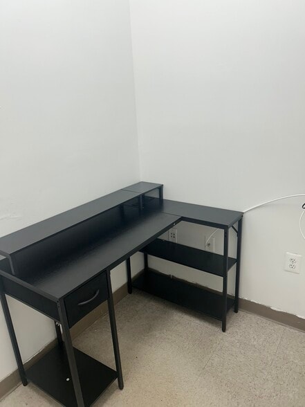More Photos Of 428 Solomons Island Rd N, Prince Frederick General Retail For Lease
