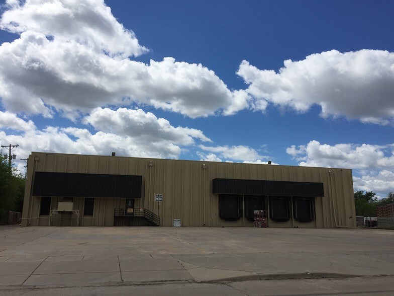 More Photos Of 816 E Funston St, Wichita Warehouse For Lease