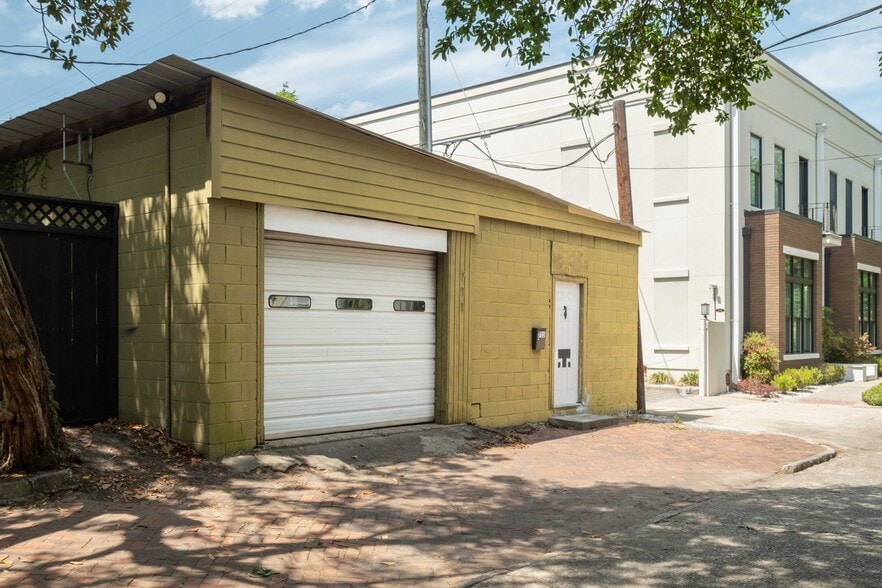 More Photos Of 711 Tattnall st, Savannah Light Distribution For Sale