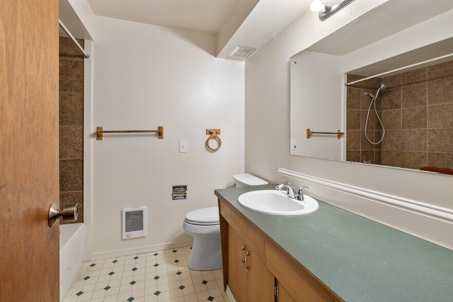 More Photos Of 2517 Howard Ave, Everett Apartments For Sale