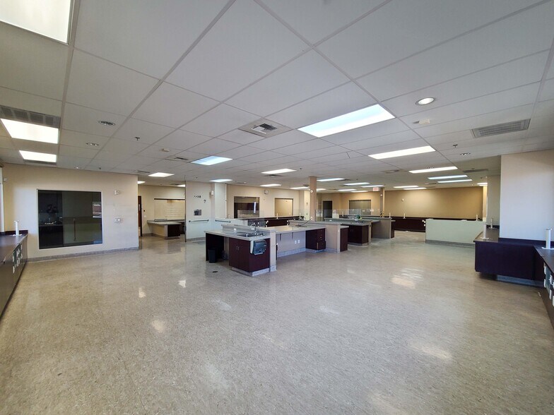 More Photos Of 6970 W Patrick Ln, Las Vegas Medical For Sale