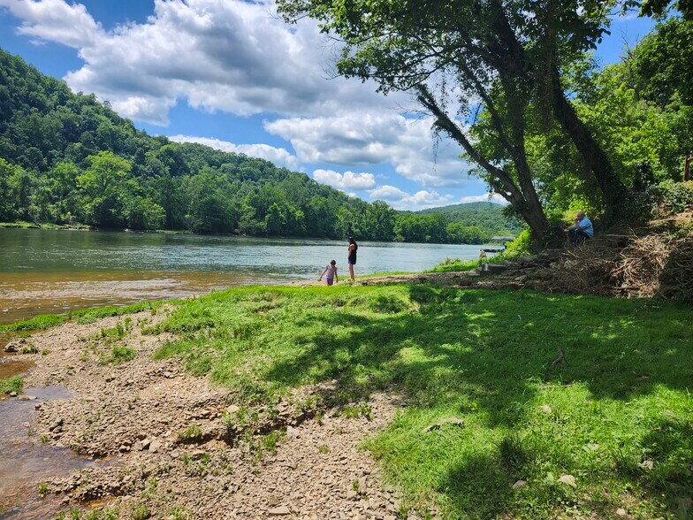 More Photos Of 469 River Rd, Lakeview Trailer Camper Park For Sale