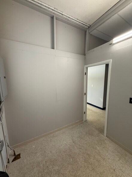 More Photos Of 5682 State Rd, Parma Storefront Retail Residential For Lease