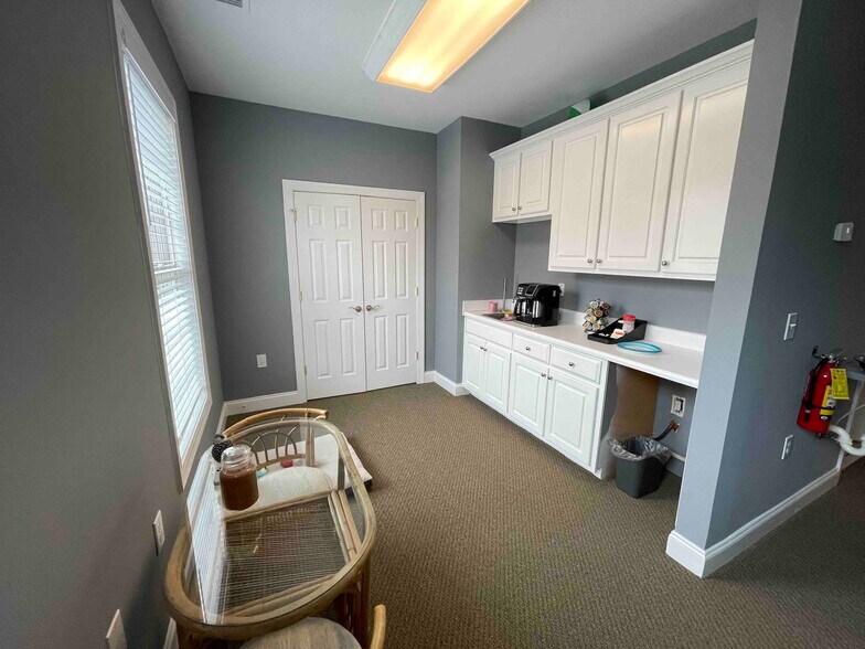 More Photos Of 3950 Cobb Pky NW, Acworth Office For Lease